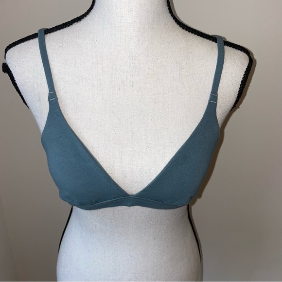 Skims Triangle Bralette - Picture 4 of 8